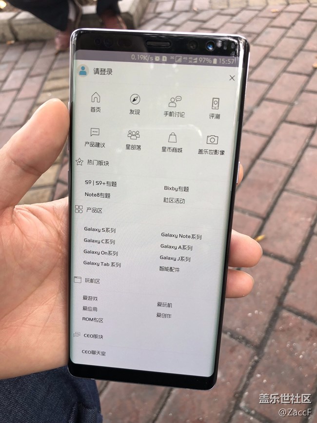 屏幕室外上黃下白，什么問題呢？
