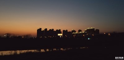 水中樓，樓邊水，不一樣的高樓林立