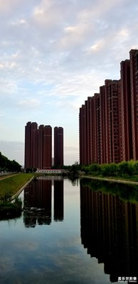 水中樓，樓邊水