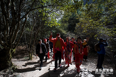 【中國(guó)最美瞬間】+神山卡定溝