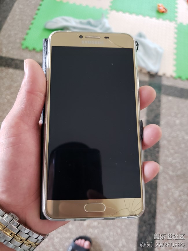 這機(jī)外屏得多少錢(qián)