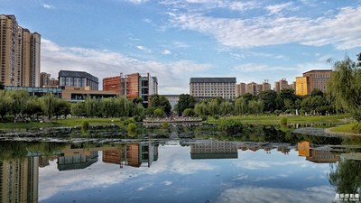 又是一個(gè)艷陽(yáng)天