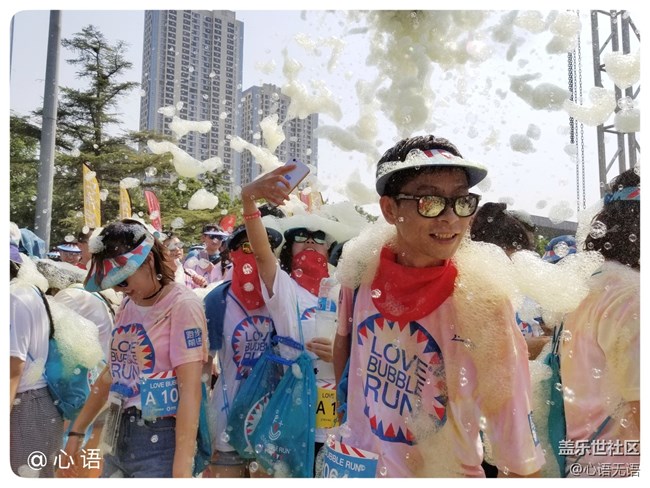 歡樂(lè)的北京泡泡跑