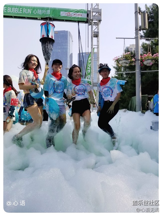 歡樂(lè)的北京泡泡跑