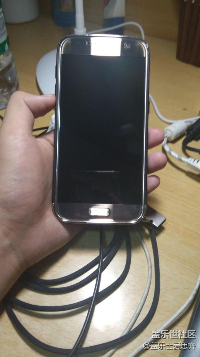 小七屏碎了……