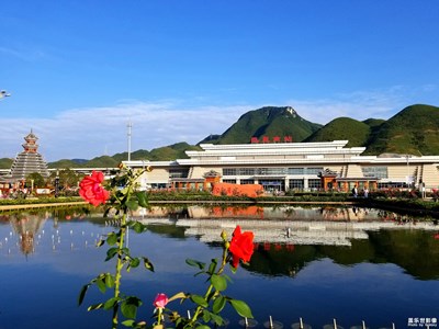 最美瞬間－藍天下的高鐵站