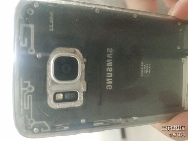 后蓋漆面脫落，使用透明后蓋