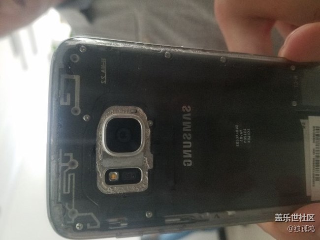 后蓋漆面脫落，使用透明后蓋