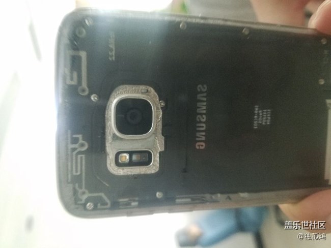 后蓋漆面脫落，使用透明后蓋