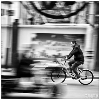 手持搖攝走一個(gè)