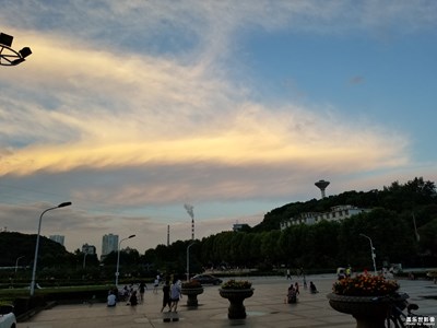 最美七彩祥云，霞光初現(xiàn)