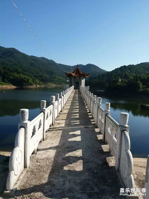 晴天萬里，風(fēng)光無限