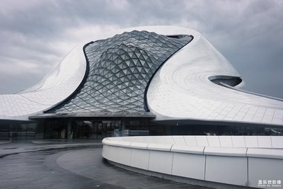 哈爾濱大劇院 風(fēng)雨中