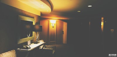 華燈初上，夜未央