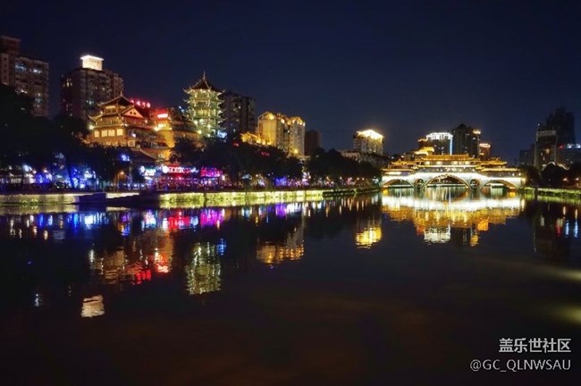 更新了8.0，相機果然廢了