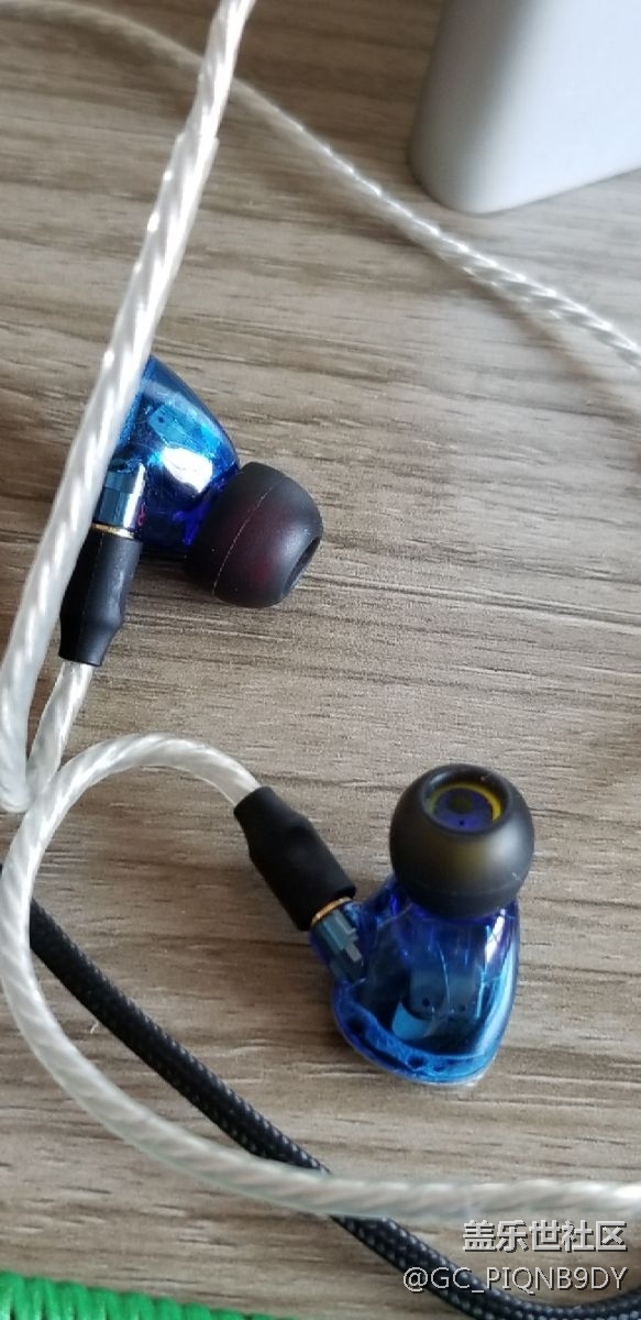 給note8配了個(gè)耳機(jī)