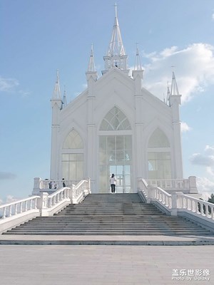 藍天為背景，啥都美