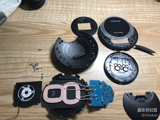 【拆解】三星第三代無線充電器拆解 【拆解】三星第三代無線充電器拆解