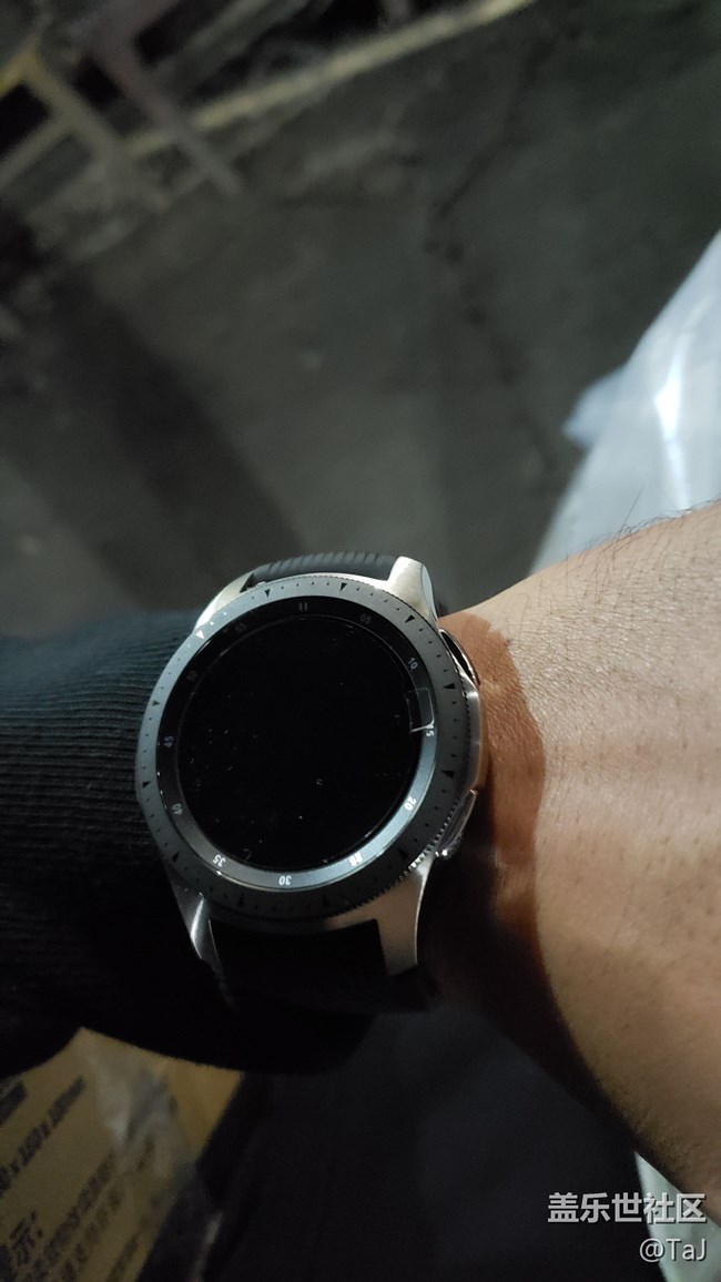 剛到的46mm的手表，發(fā)現(xiàn)返回鍵空隙鍵位比較大