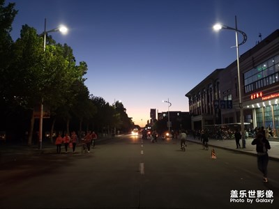 學(xué)校的夜景