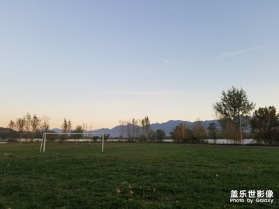 夕陽(yáng)下的操場(chǎng)~