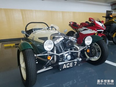 很拉風的摩托車