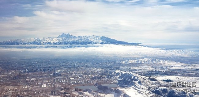 眺望烏市和博格達(dá)峰 note9拍攝