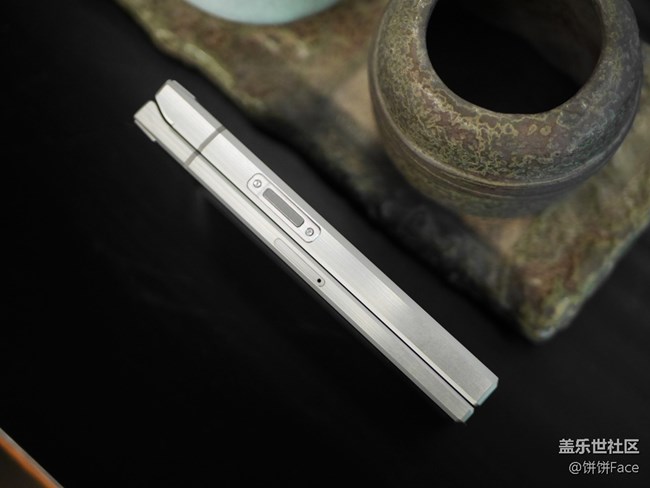開闔之間 風(fēng)范盡顯 三星W2019美圖賞 開闔之間 風(fēng)范盡顯 三星W2019美圖賞