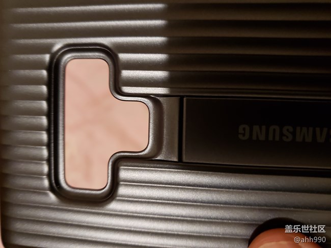 行李箱手機(jī)殼使用10天后無(wú)奈把它換下 行李箱手機(jī)殼使用10天后無(wú)奈把它換下