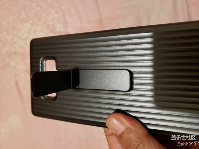 行李箱手機(jī)殼使用10天后無(wú)奈把它換下 行李箱手機(jī)殼使用10天后無(wú)奈把它換下