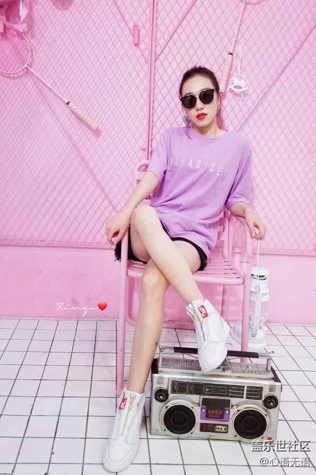 11月，我們在網(wǎng)紅店來拍照