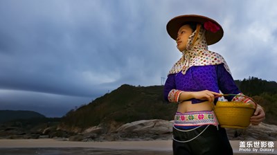 【為中國添色】《北兜海灘，漁家姑娘》