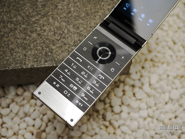 低調奢華優(yōu)雅從容 三星W2019評測（外觀篇）