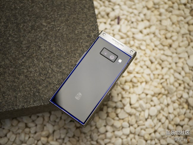 低調奢華優(yōu)雅從容 三星W2019評測（外觀篇）