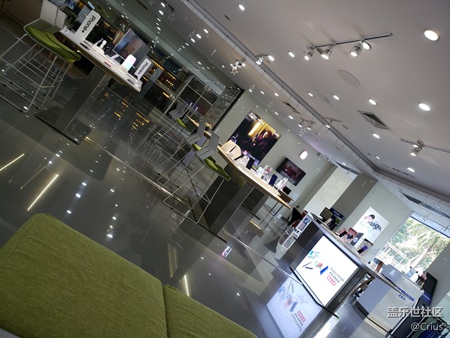 換屏第二步：去售后了。