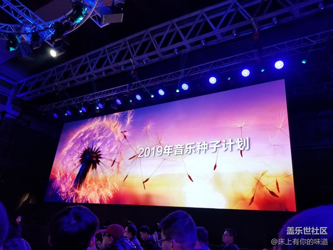 洞見未來 屏幕新形態(tài)-------三星Galaxy A8s新品發(fā)布會(huì)小記 洞見未來 屏幕新形態(tài)-------三星Galaxy A8s新品發(fā)布會(huì)小記