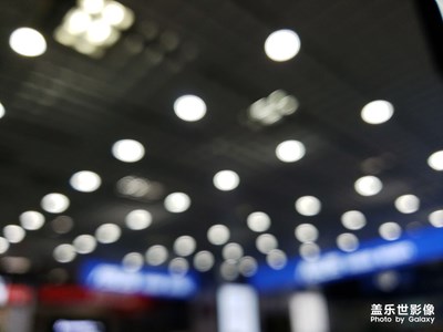 不能被世界改變，更沒法改變世界