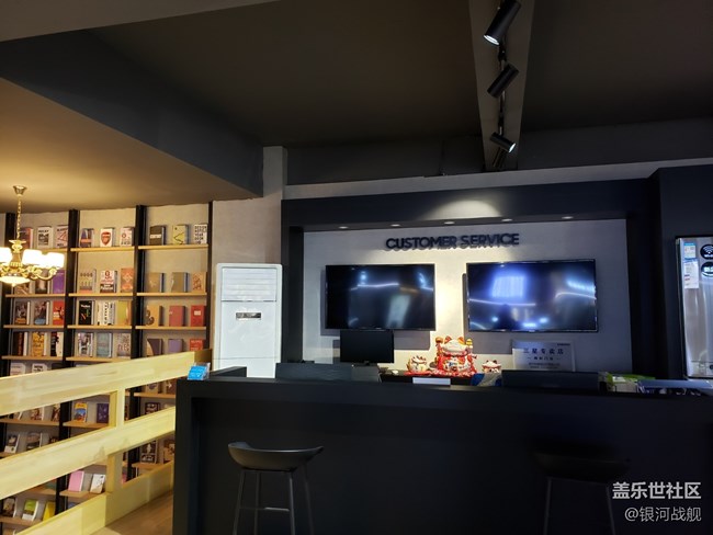 據(jù)說這是全國第一家?guī)ЭХ瑞^的三星全產(chǎn)品體驗(yàn)店哦