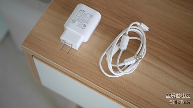 玲瓏小巧·精致有型 三星智能激光投影儀開箱圖賞