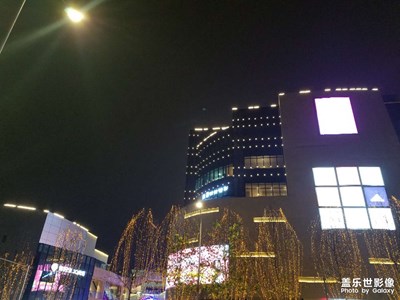 滿天星掛起預(yù)示新的一年即將到來(lái)