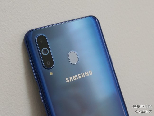 美輪美奐 原來你是這樣的漸變色Galaxy A8s