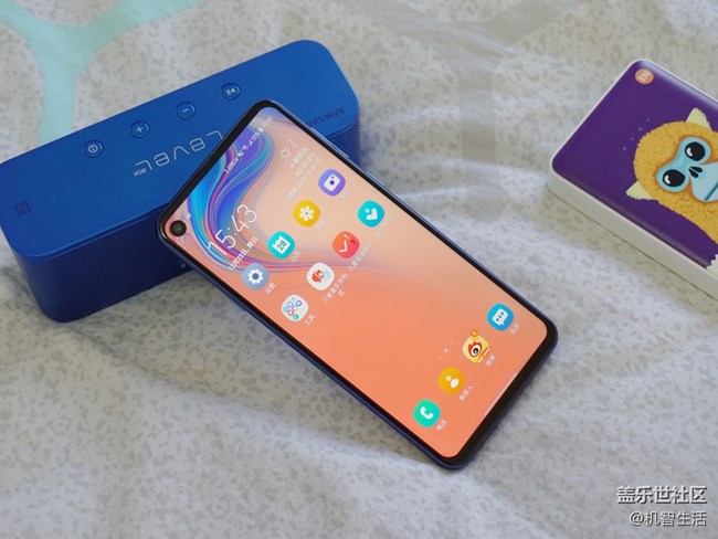 美輪美奐 原來你是這樣的漸變色Galaxy A8s