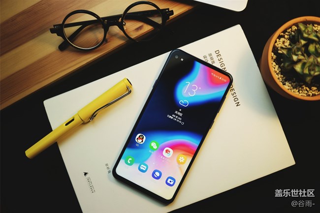 Galaxy A8s開箱，那“一點(diǎn)”的風(fēng)情