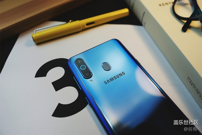 Galaxy A8s開箱，那“一點(diǎn)”的風(fēng)情