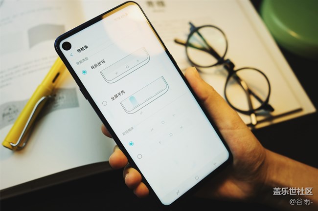 Galaxy A8s開箱，那“一點(diǎn)”的風(fēng)情