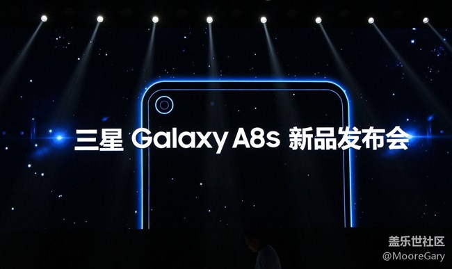 細節(jié)成就“黑瞳全視屏”，三星Galaxy A8s上手體驗