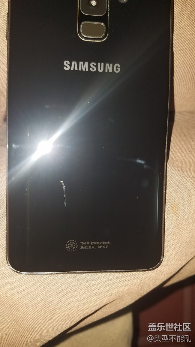 后蓋因發(fā)熱導(dǎo)致里面掉漆