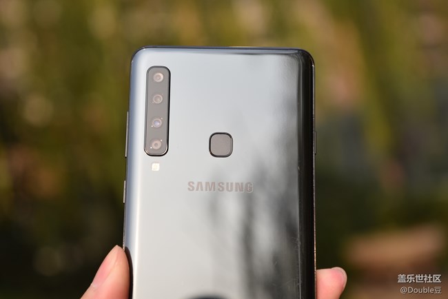 攝像頭多就是了不起！首款后置四攝手機(jī)三星A9s外觀鑒析