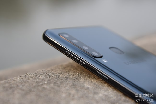 攝像頭多就是了不起！首款后置四攝手機(jī)三星A9s外觀鑒析