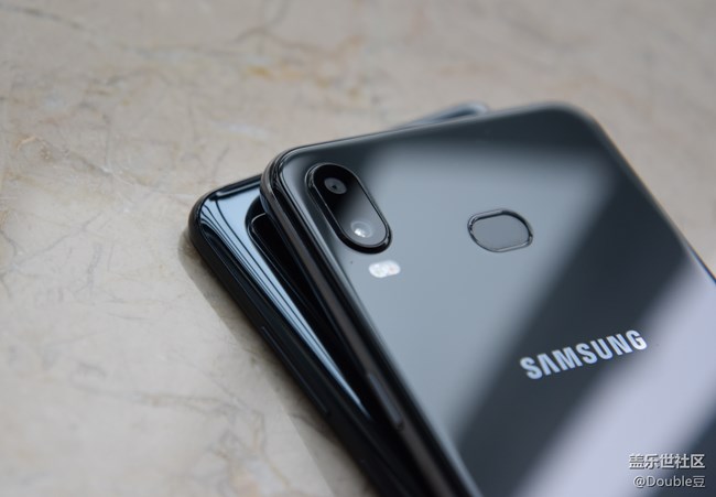 極致四攝VS性價(jià)比:三星A9s與A6s外觀對(duì)比賞析 極致四攝VS性價(jià)比:三星A9s與A6s外觀對(duì)比賞析